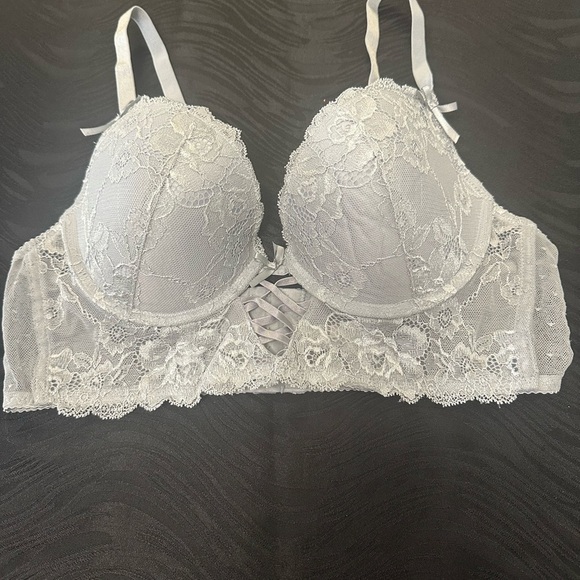 Elegant Lace Bralette in Gray - Picture 3 of 6